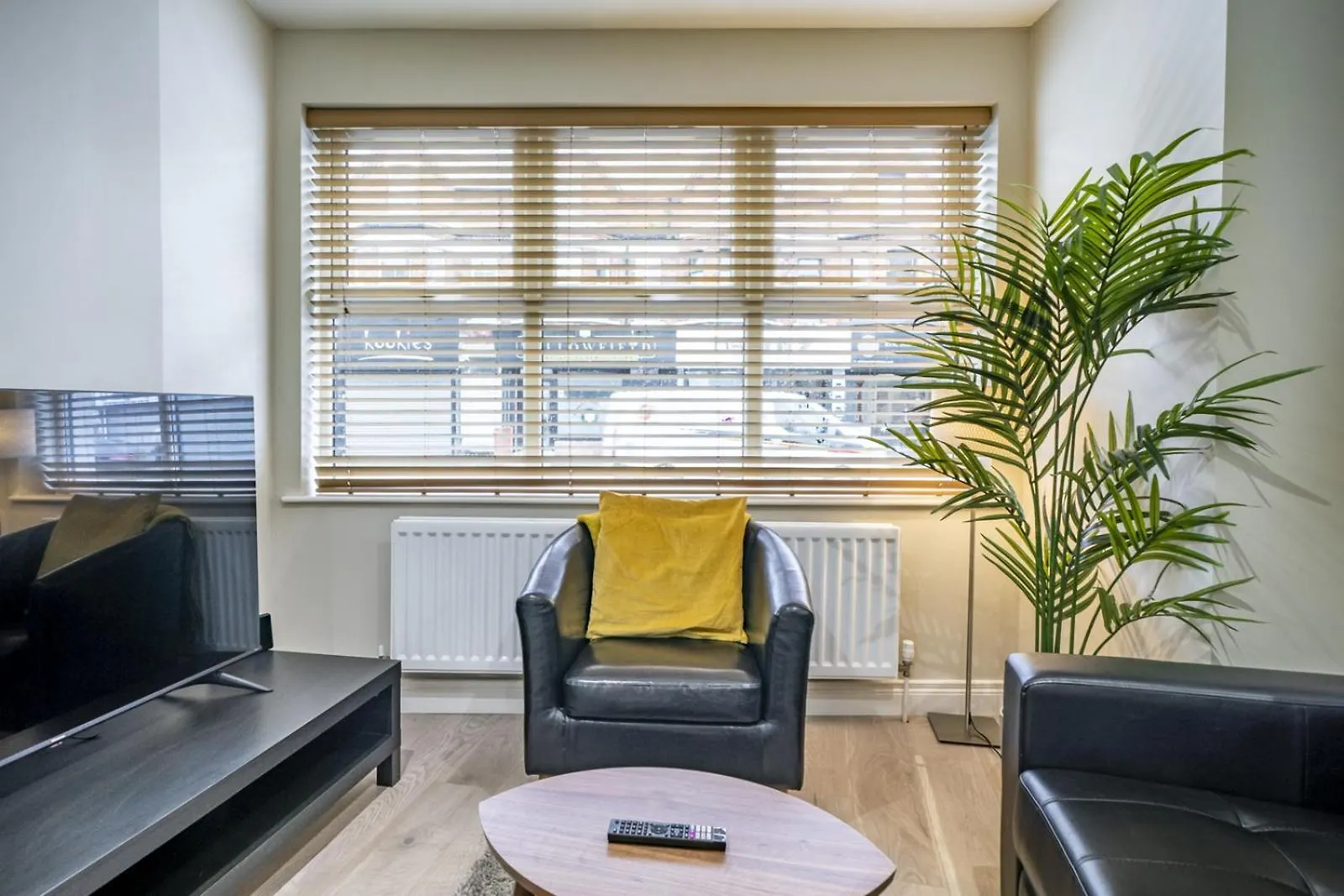 Giants Causeway-1Bd Ap - Gold Short Term Stays Belfast Lejlighed